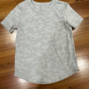 Lululemon grey camo top size 2